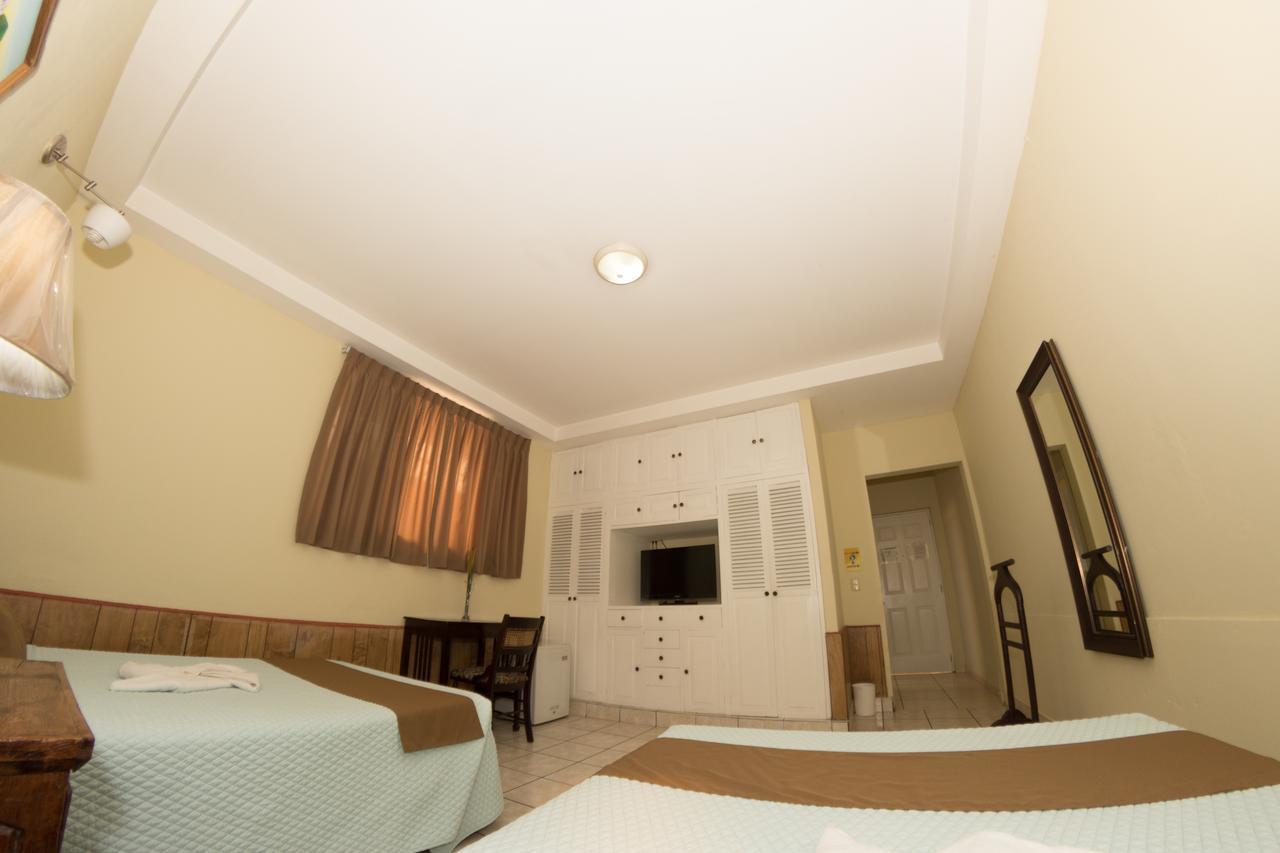 Hotel Meson De Maria Antiguo Cuscatlan ภายนอก รูปภาพ