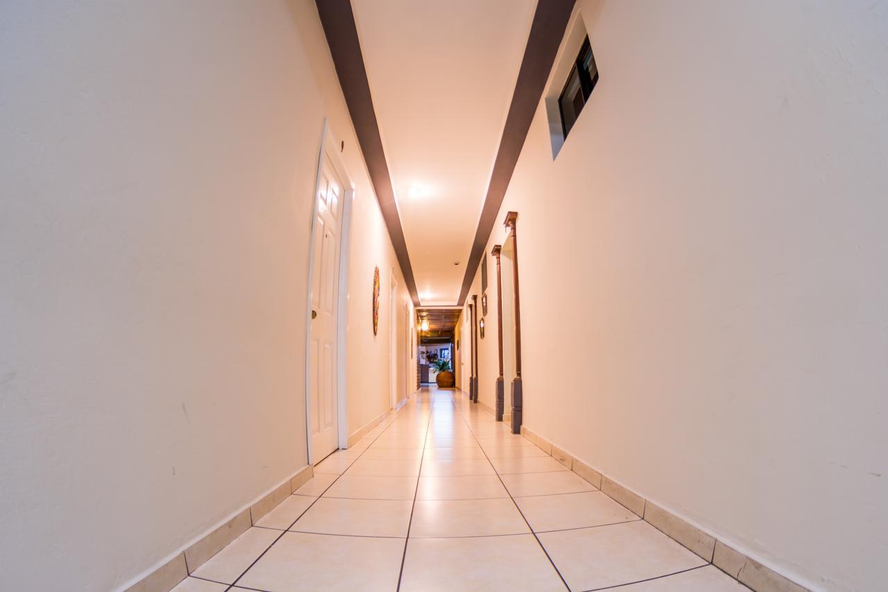Hotel Meson De Maria Antiguo Cuscatlan ภายนอก รูปภาพ