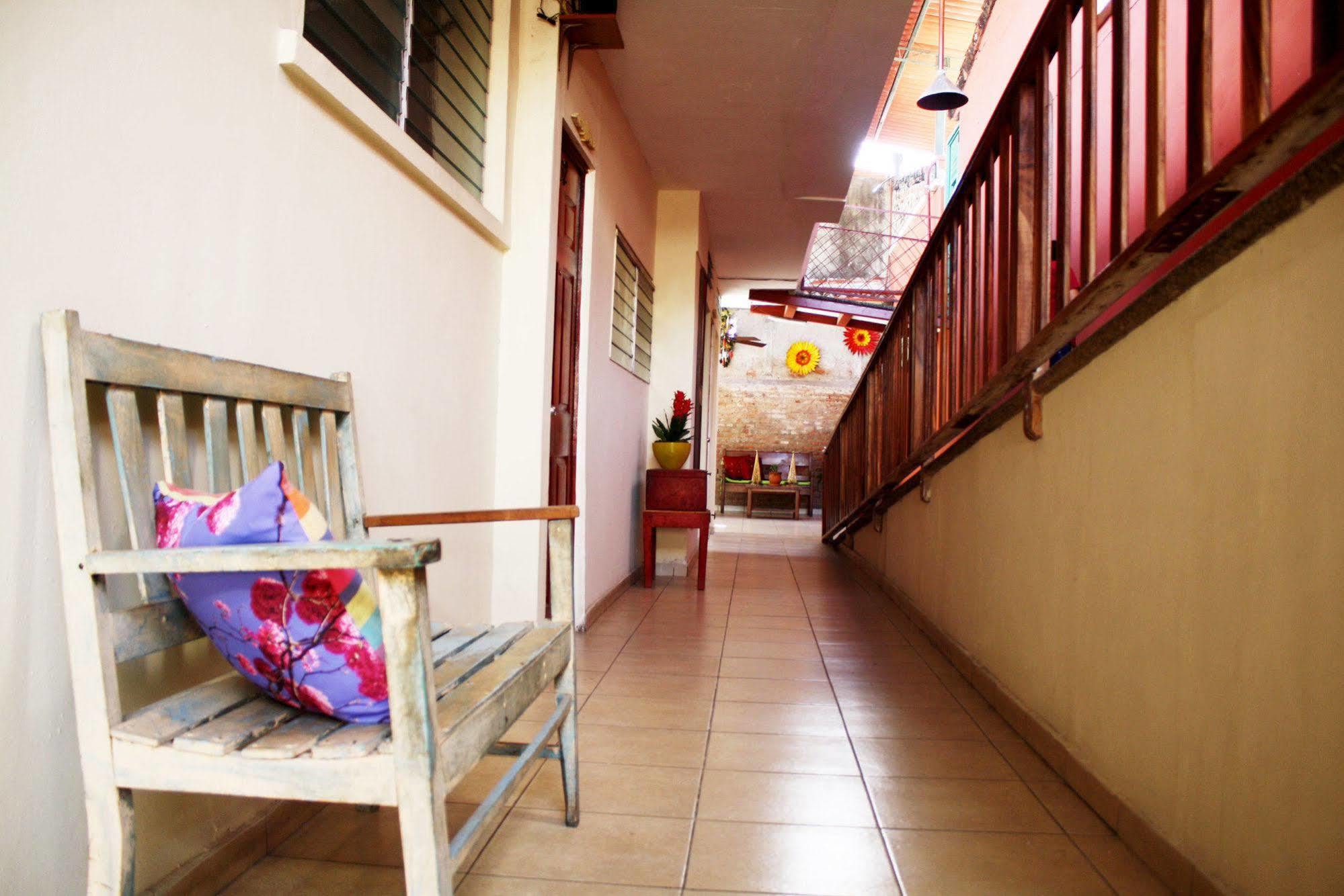 Hotel Meson De Maria Antiguo Cuscatlan ภายนอก รูปภาพ