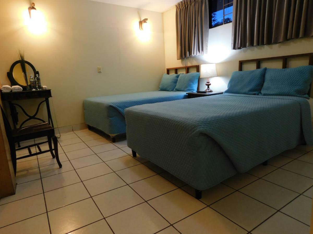 Hotel Meson De Maria Antiguo Cuscatlan ภายนอก รูปภาพ