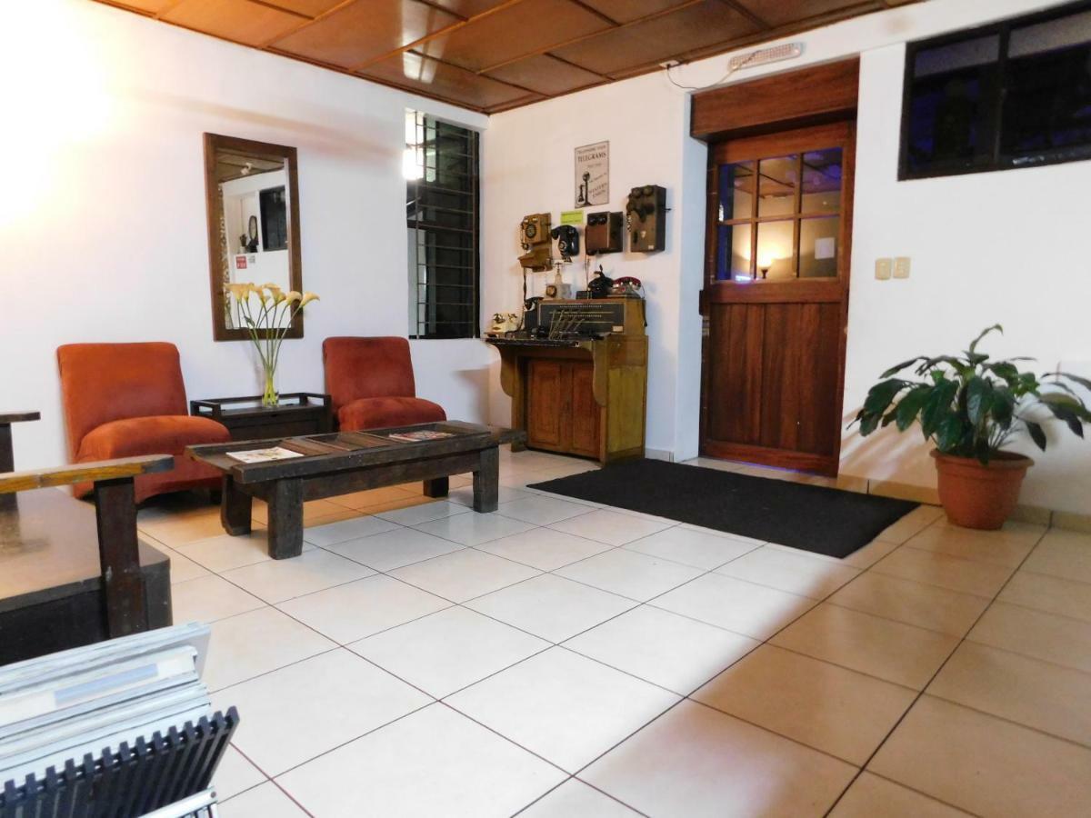 Hotel Meson De Maria Antiguo Cuscatlan ภายนอก รูปภาพ